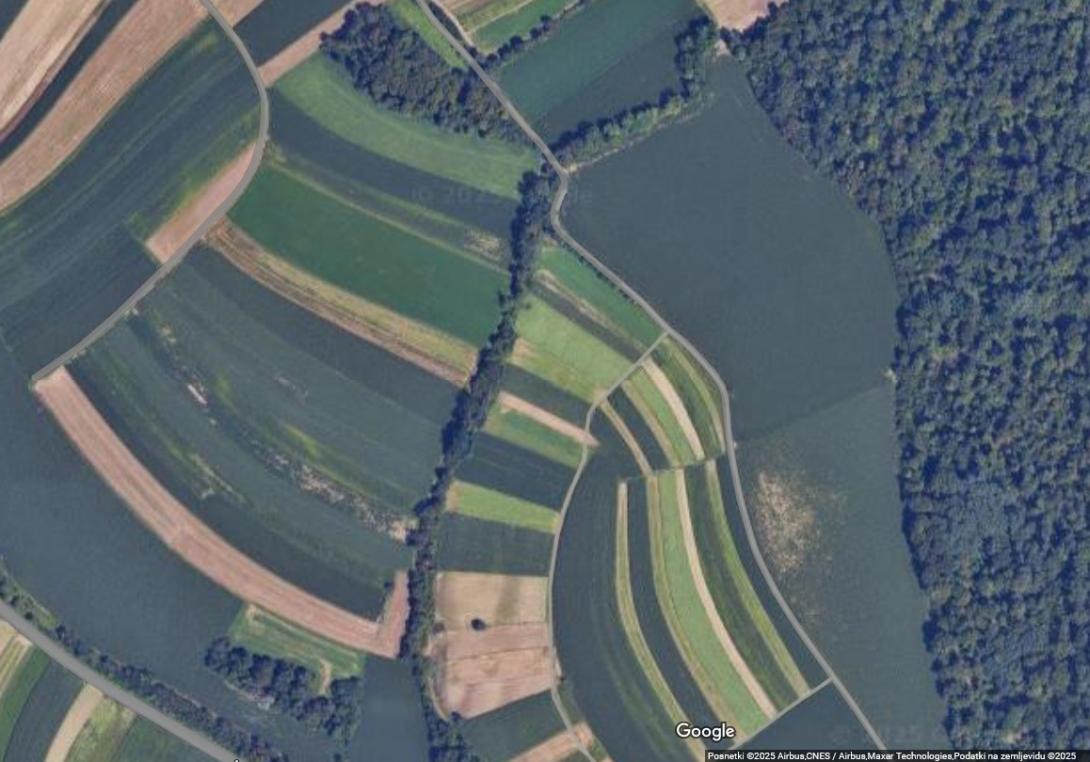 A Google Maps view of the area during summer shows fields with various crops. The visual diversity illustrates the implementation of crop rotation in practice.